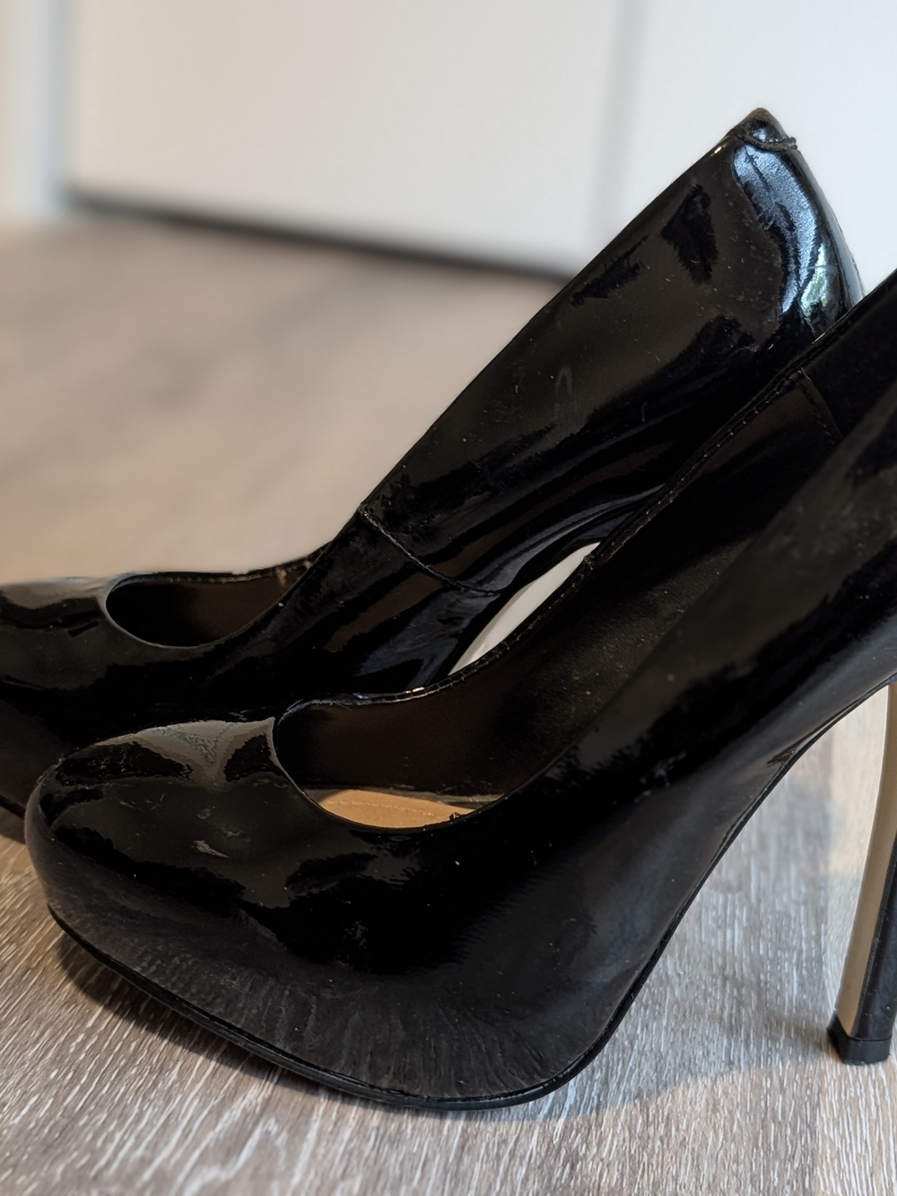 Steve Madden "Traisie" Black Patent High Heel Pumps - Picture 5 of 9